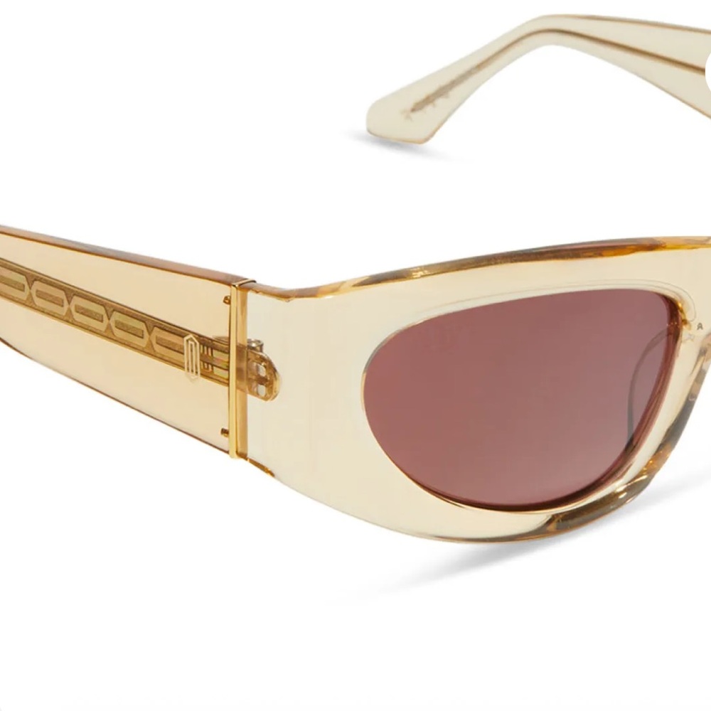 🌸DIFF EYEWEAR 🌸 The Mandalorian Armorer Golden Crystal Polarized Sunglasses - Picture 4 of 14